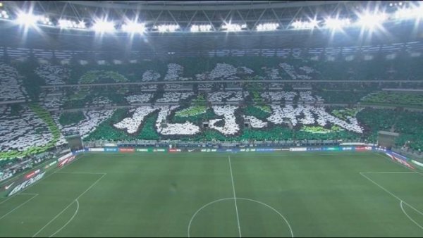 51我要配资 工体超震撼TIFO！围绕四面看台，巨幅哪吒图案，黄健翔：太壮观