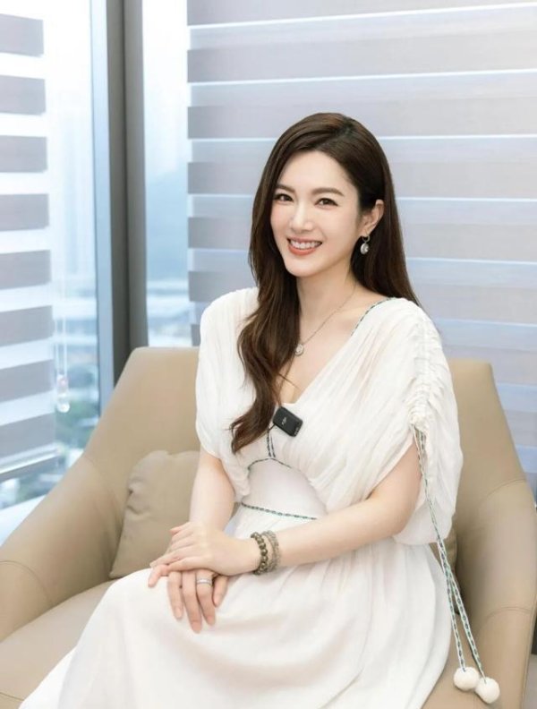 问道管理 42岁女演员宣布已离婚，正计划复出